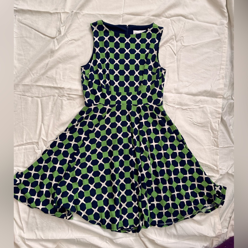 Size 6 Donna Morgan brand dress, side zip, NWOT